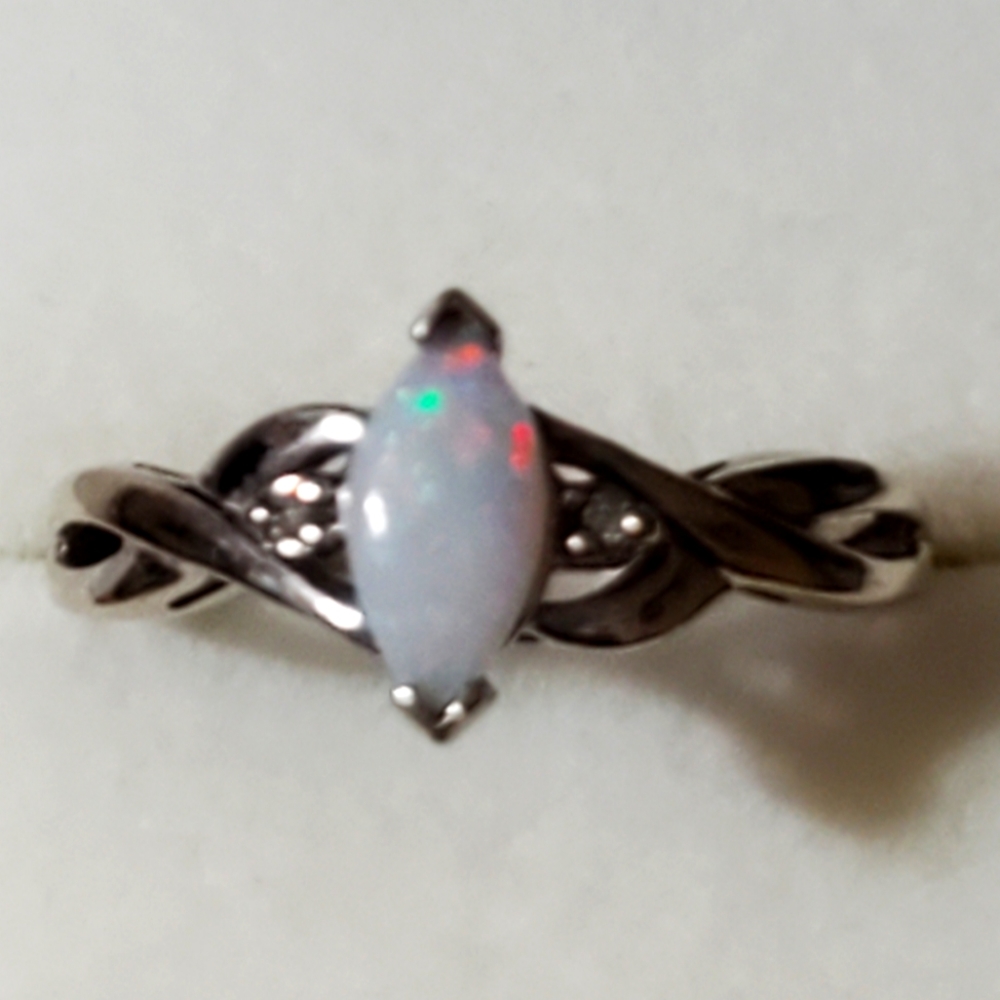 10K White Gold Opal Ring